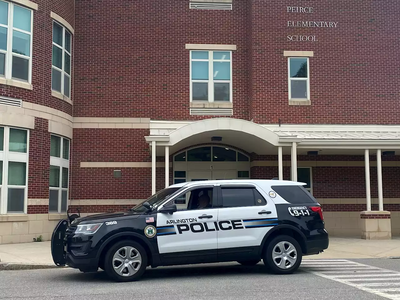 School in Arlington delayed amid bear sightings