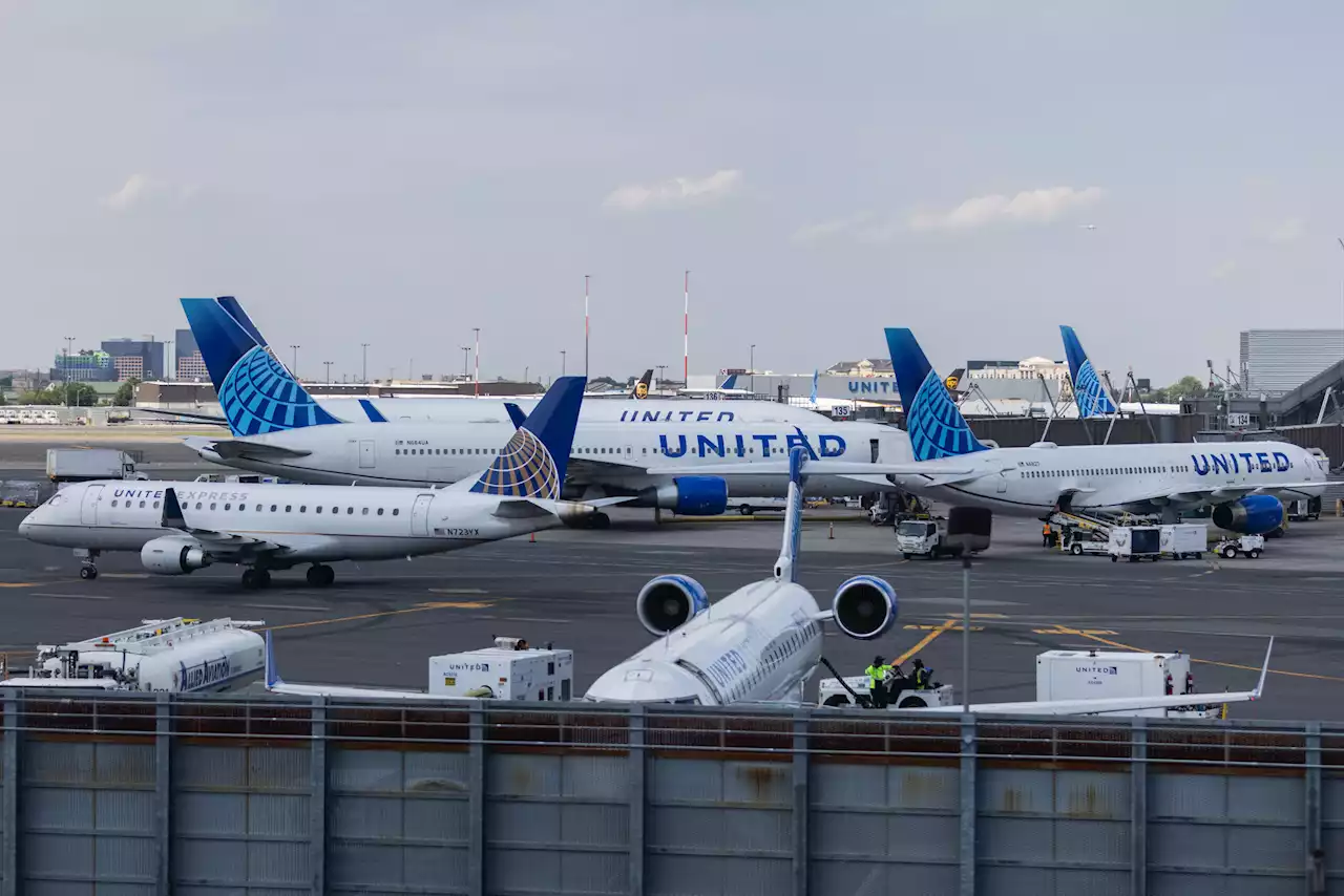 United Airlines flight makes emergency landing after smoke enters cockpit