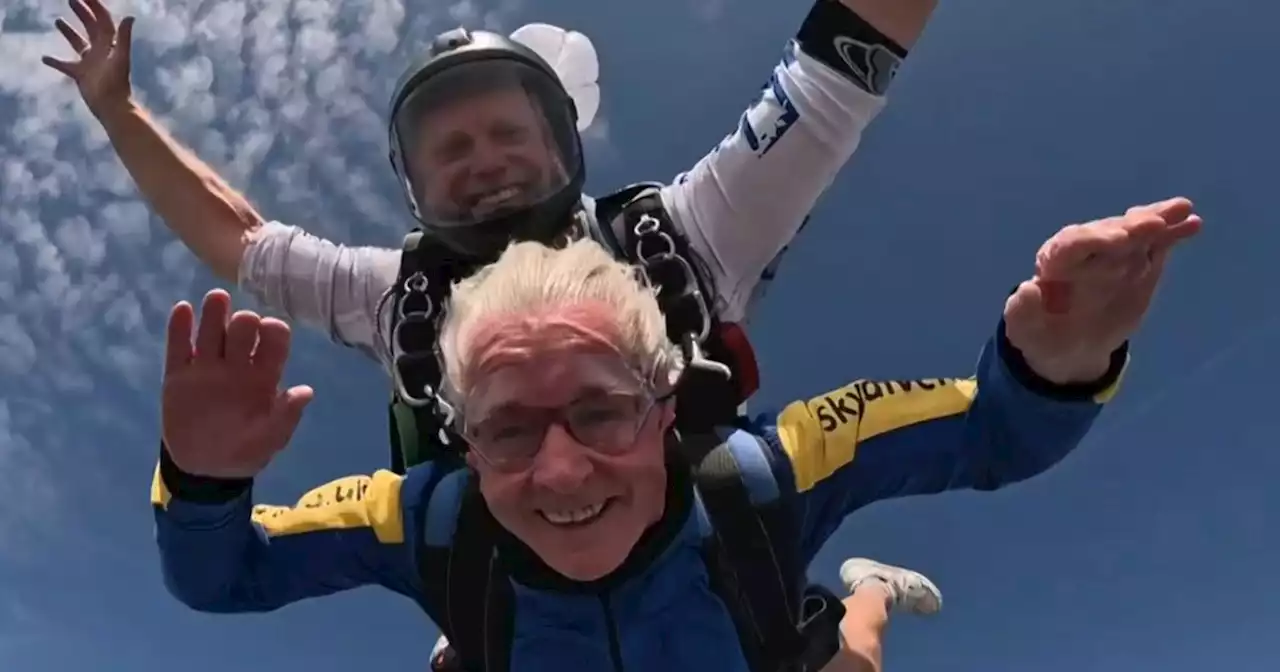 Corrie fans in disbelief over Ken Barlow star's age as he goes skydiving