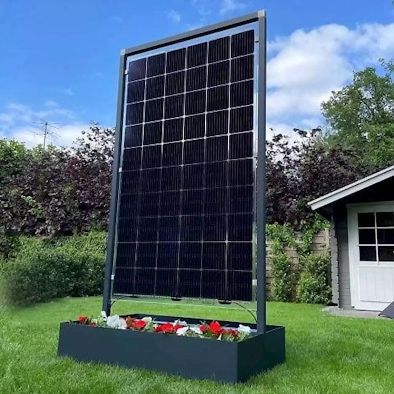 Sichtschutz mit Blumenkasten und Solaranlage für 1.000 Euro vorgestellt