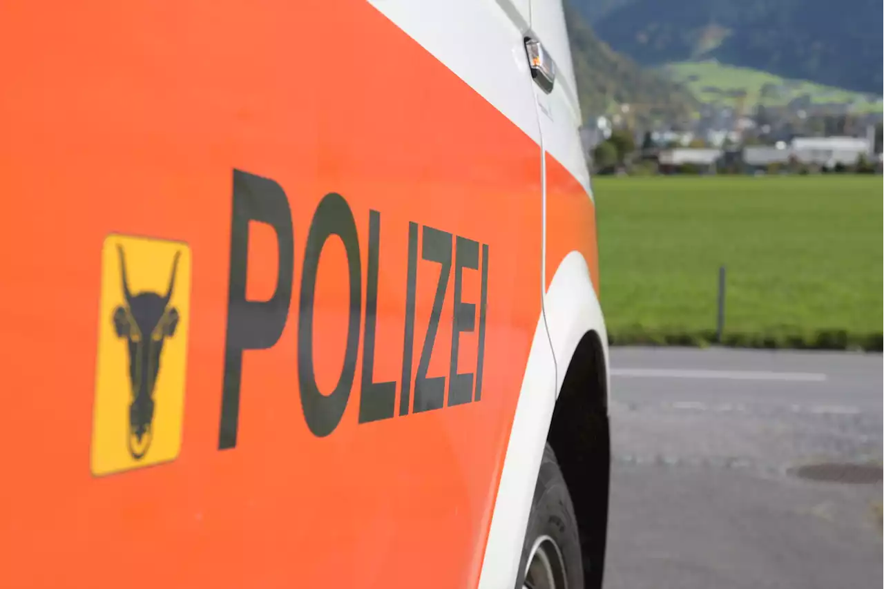 Realp UR: Motorradfahrerin bei Selbstunfall erheblich verletzt