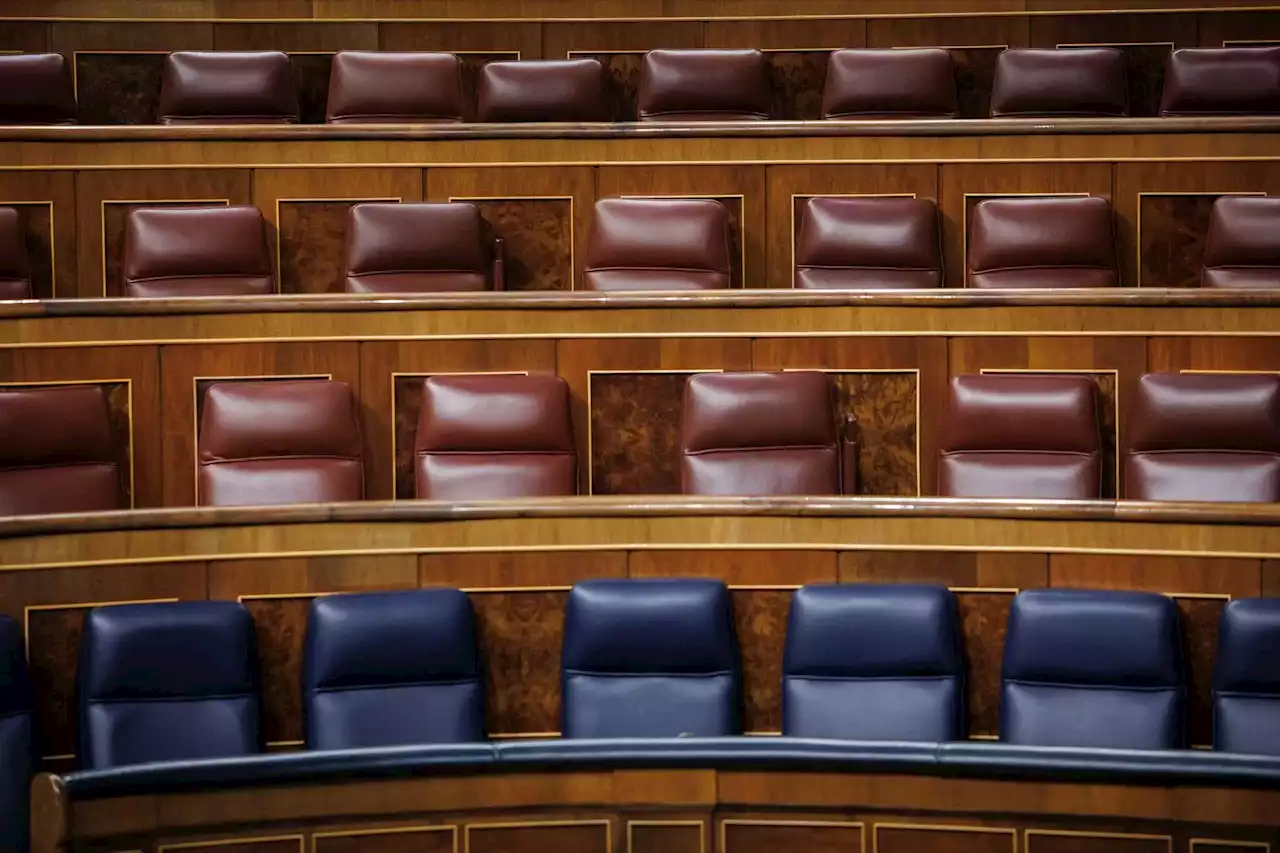 Más de 200 exparlamentarios y viudas de diputados y senadores siguen cobrando las pensiones que el Congreso eliminó en 2011