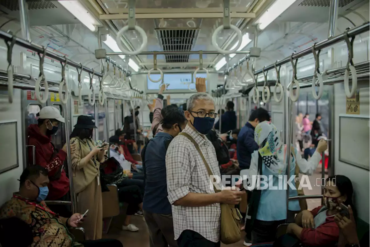 Akhirnya, Naik KRL Boleh Lepas Masker |Republika Online