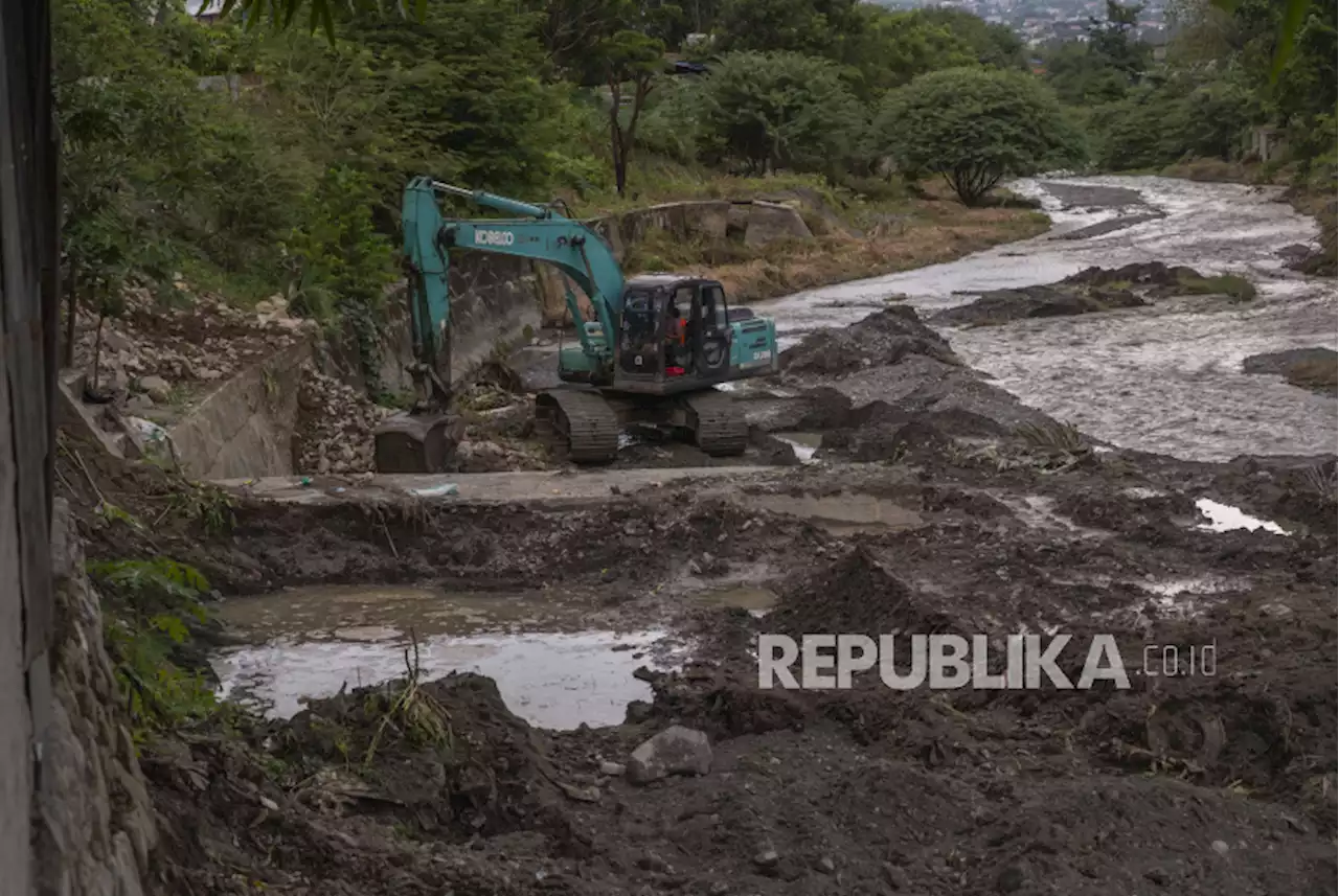 KKP Hentikan Sementara Pengerukan Muara Sungai di Lampung |Republika Online