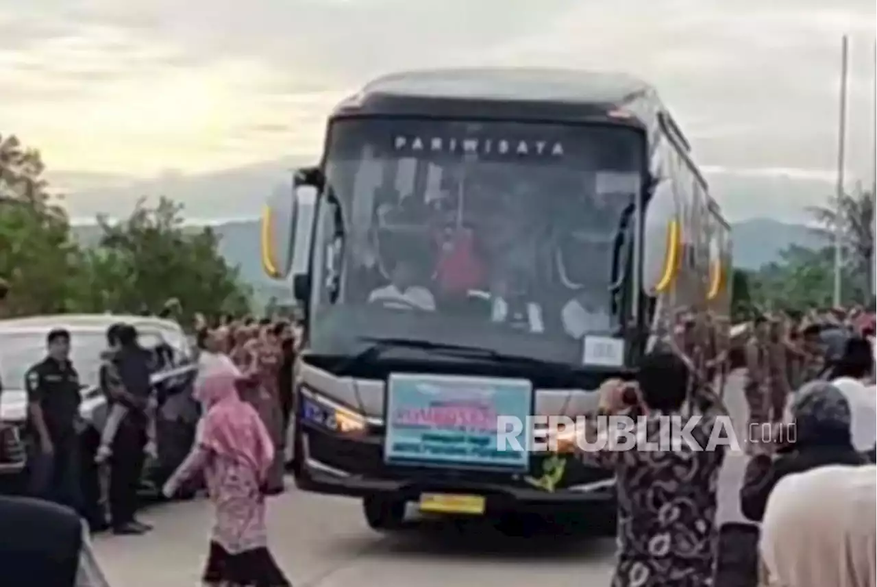 Sudah 2.749 Jamaah Haji Berangkat dari Embarkasi Padang |Republika Online