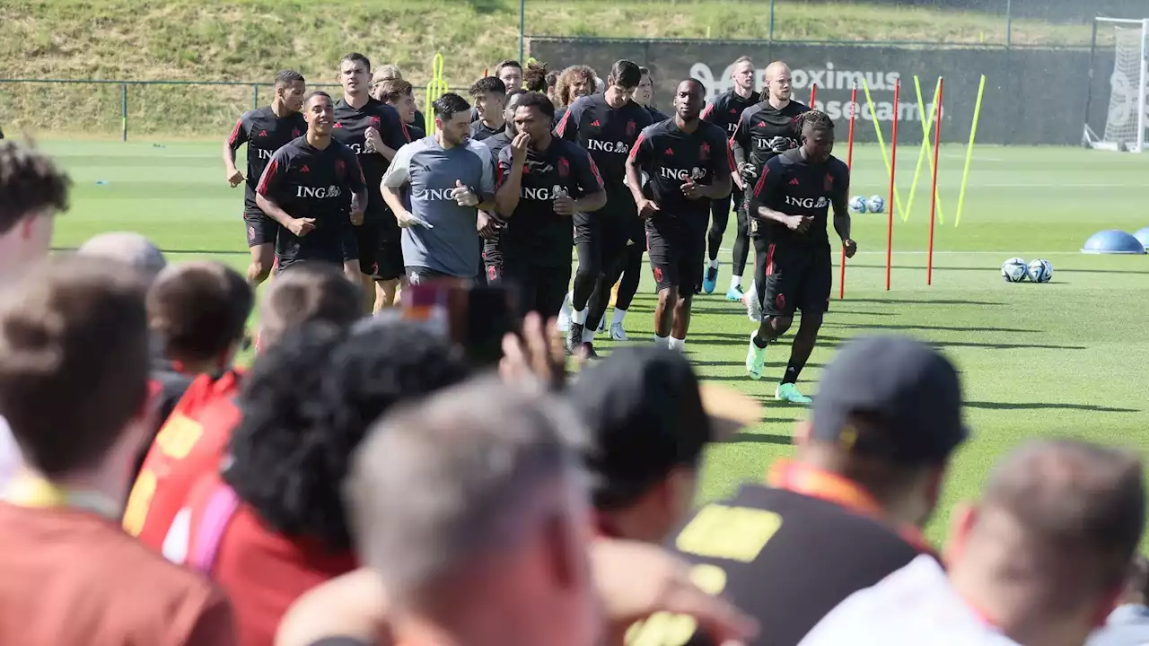 22 Diables Rouges à l'entrainement devant 200 supporters, 3 joueurs absents