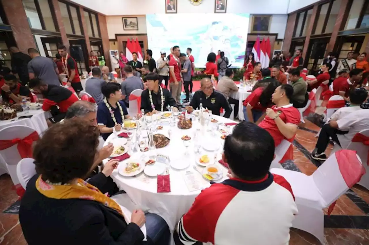 Jelang Lawan Palestina, Timnas Indonesia Gelar Meet and Greet di Taman Surya