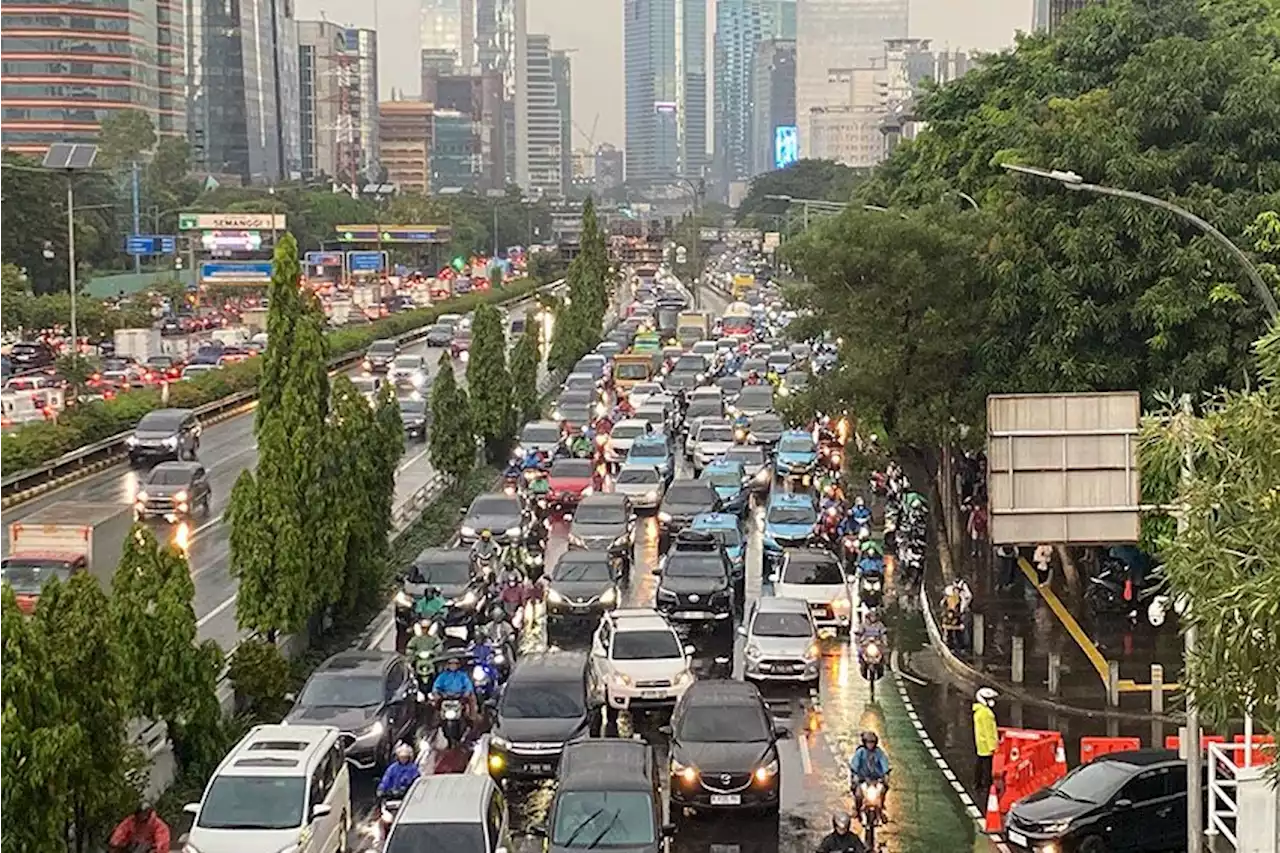 Senin Pagi, Sejumlah Ruas Tol Arah Jakarta Macet