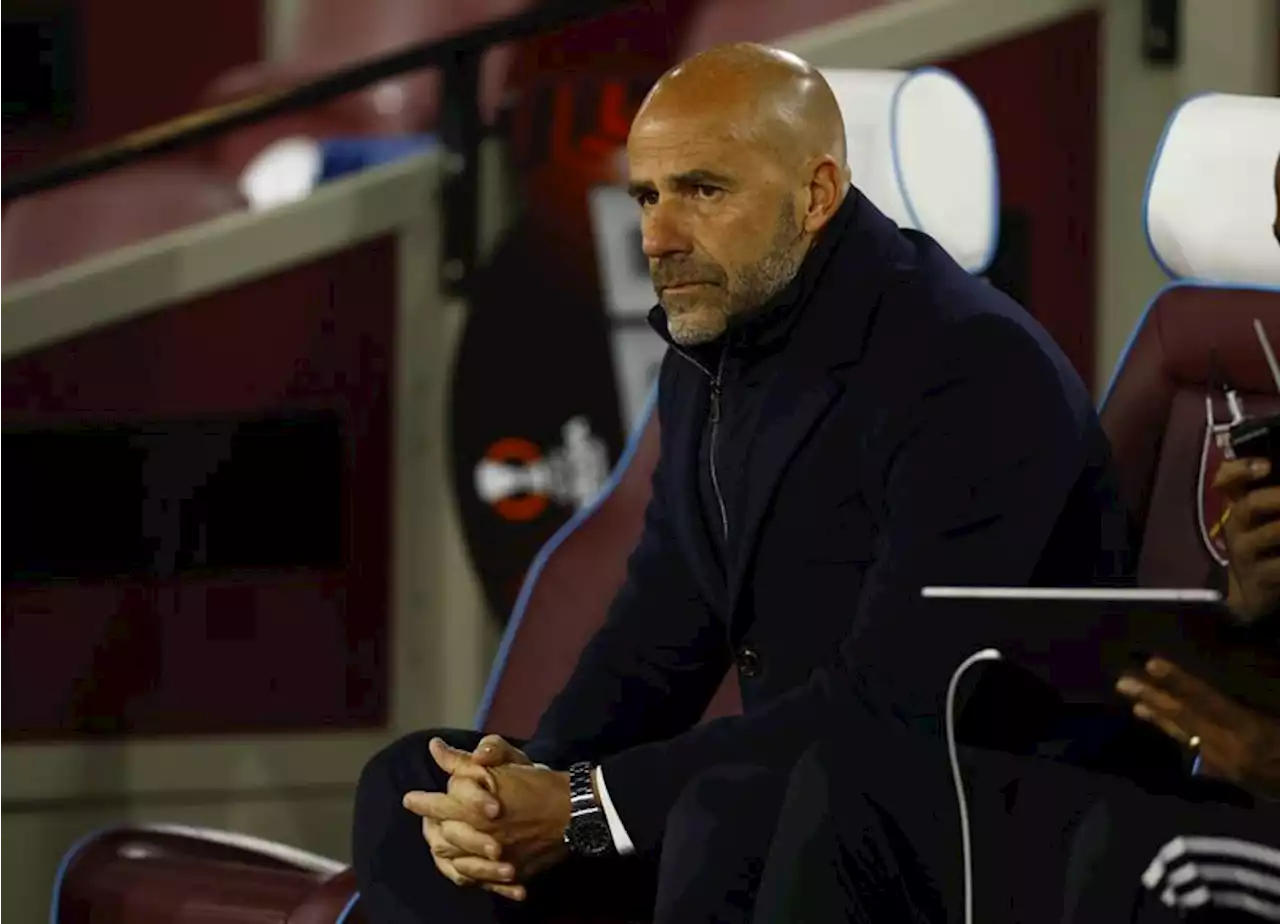 Soccer-Peter Bosz appointed new coach at PSV Eindhoven