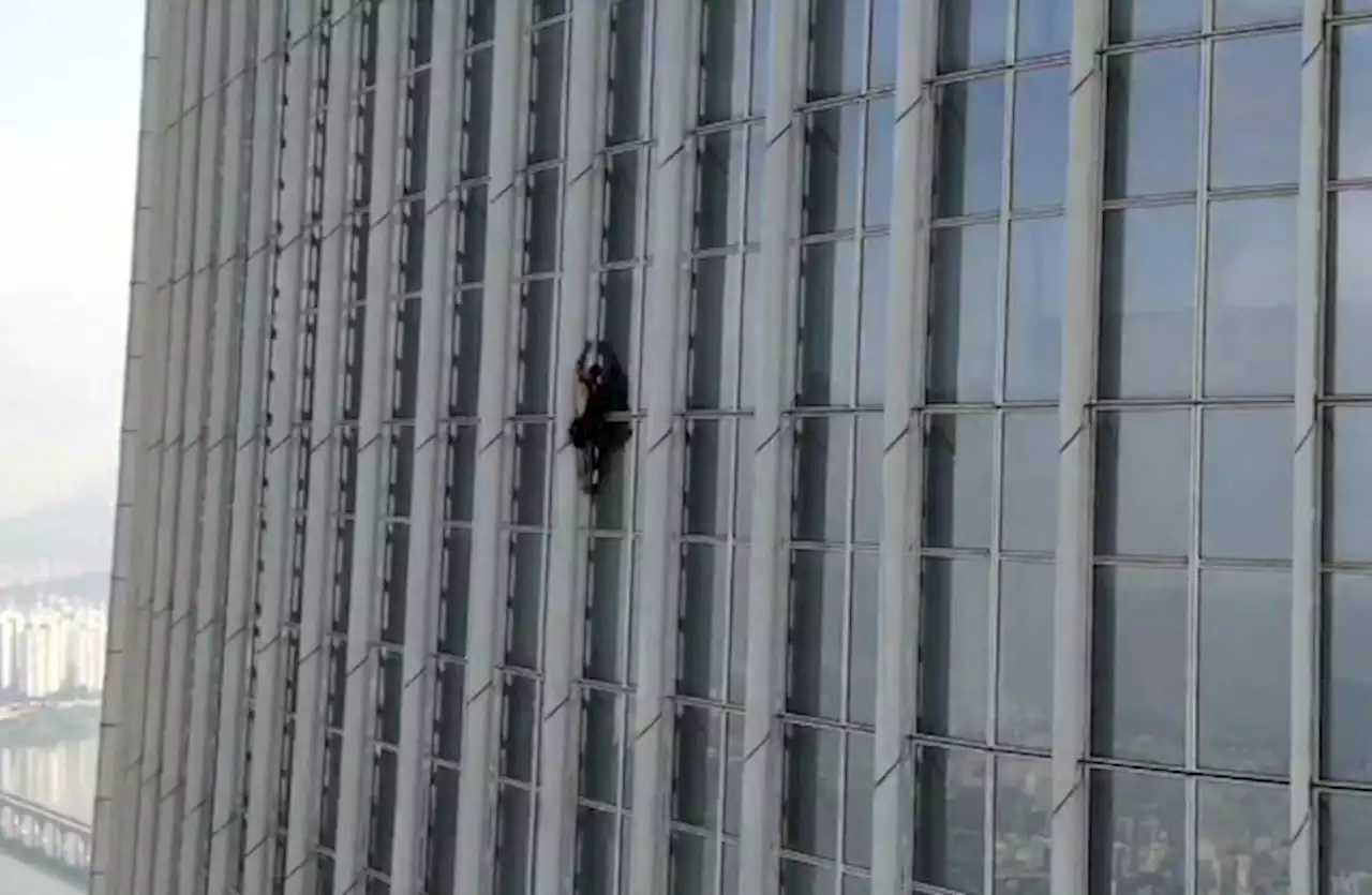 British man detained after climbing to 72nd floor of world's fifth-tallest skyscraper in Seoul