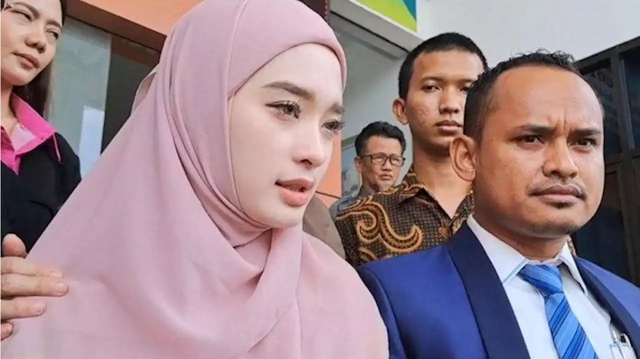 Inara Rusli Posting Percakapan WA Ajakan Makan Malam dari Seseorang - Tribunnews.com