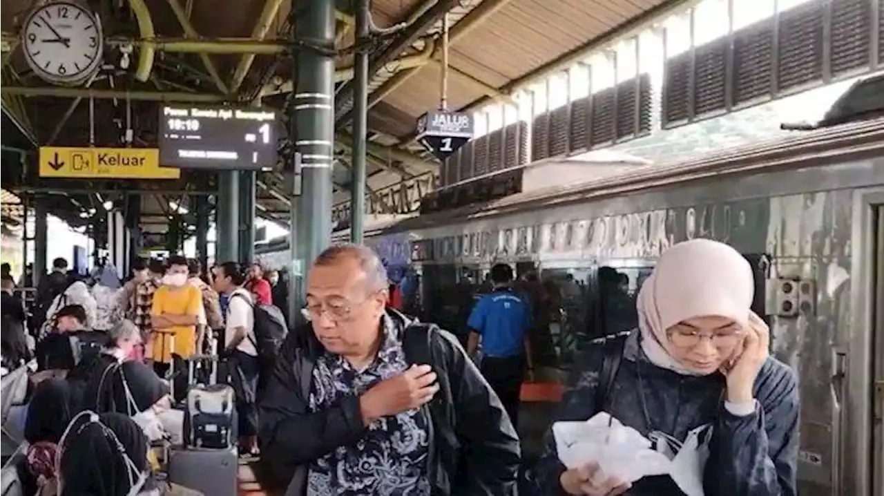 Naik Kereta Api Boleh Tak Pakai Masker, KAI: Kalau Kurang Sehat, Dianjurkan Gunakan Masker - Tribunnews.com