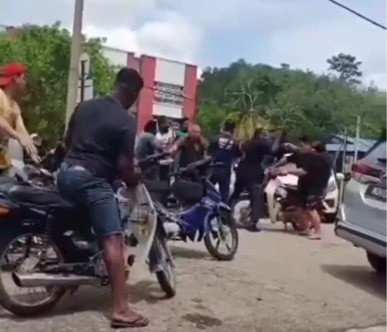 Sembilan ditahan polis disyaki terlibat kes gaduh di Sri Jaya