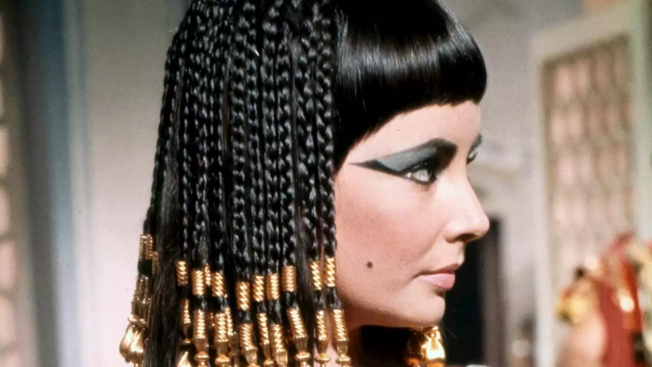 Adulterio, problemas dentales y muchos millones: 60 años de Cleopatra, la película que convirtió a Elizabeth Taylor en la mayor estrella de Hollywood