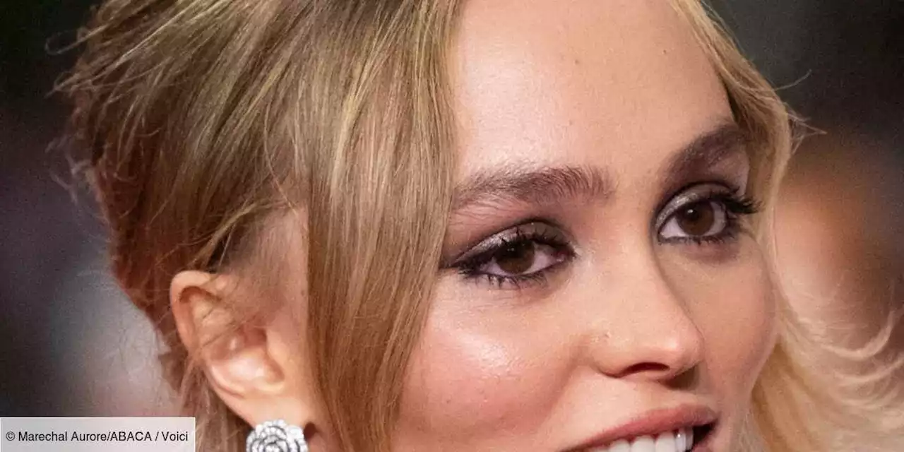 “Un sens de la liberté” : Lily-Rose Depp se confie sur son enfance “normale” auprès de Vanessa Paradis et Johnny Depp - Voici