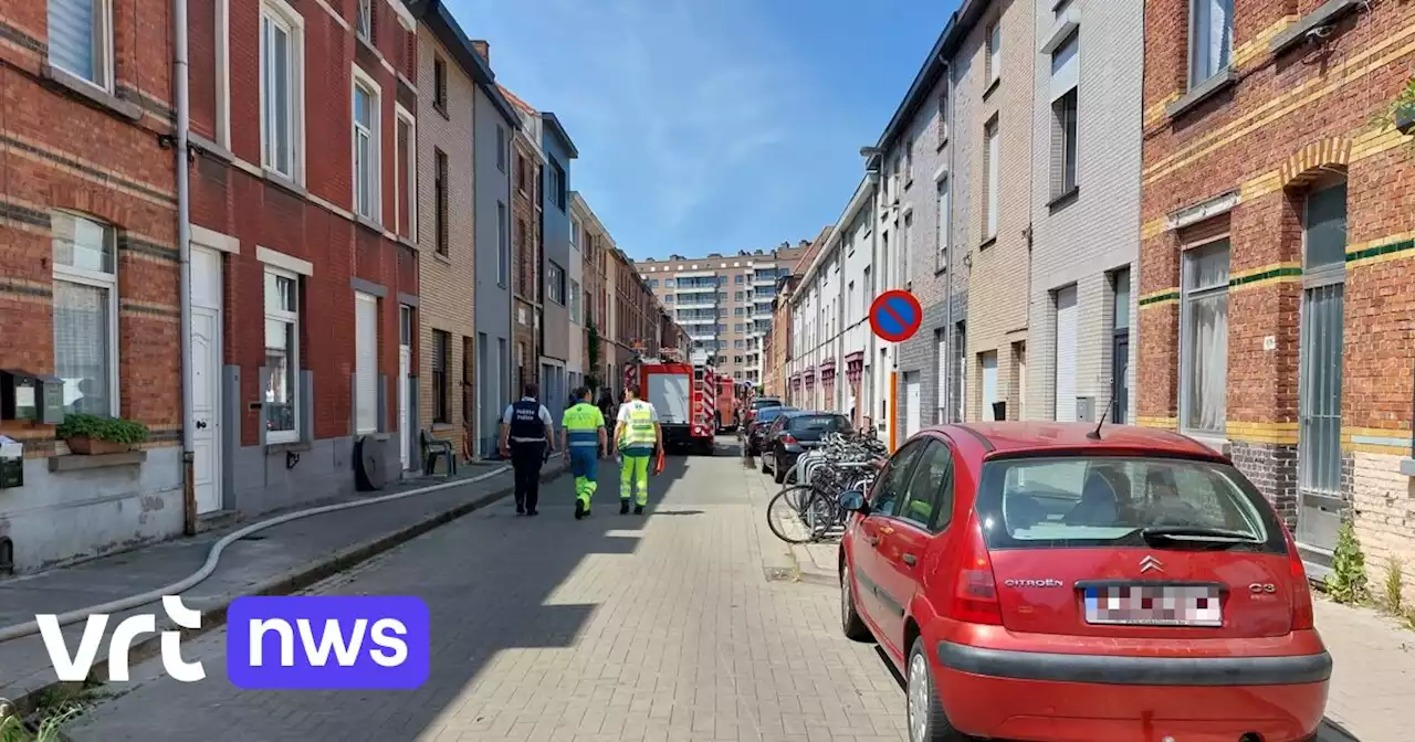 Zware woningbrand in Gent: Vrees voor leven van vader en twee kinderen, moeder zwaargewond na sprong uit het raam