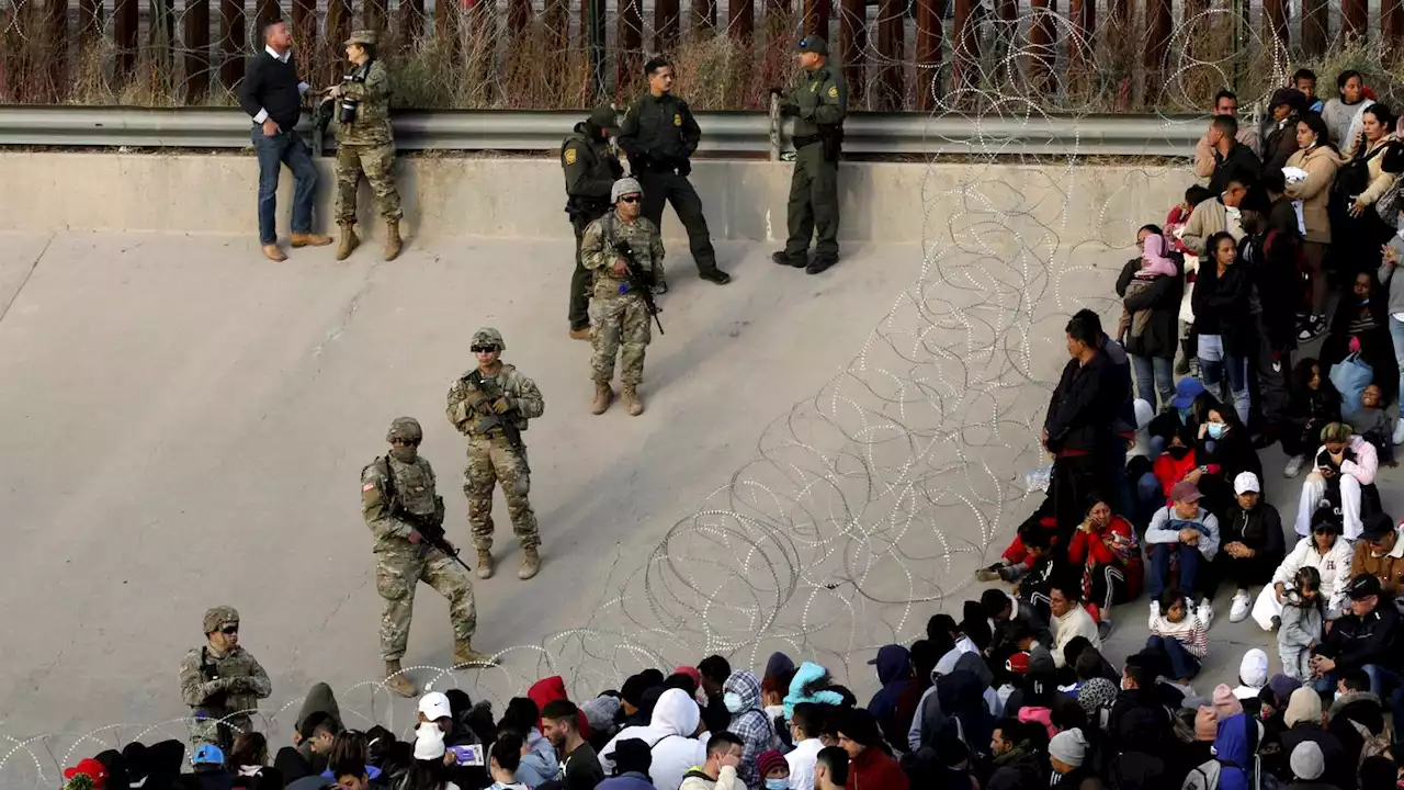 US halts online asylum appointments at Texas crossing after extortion warnings