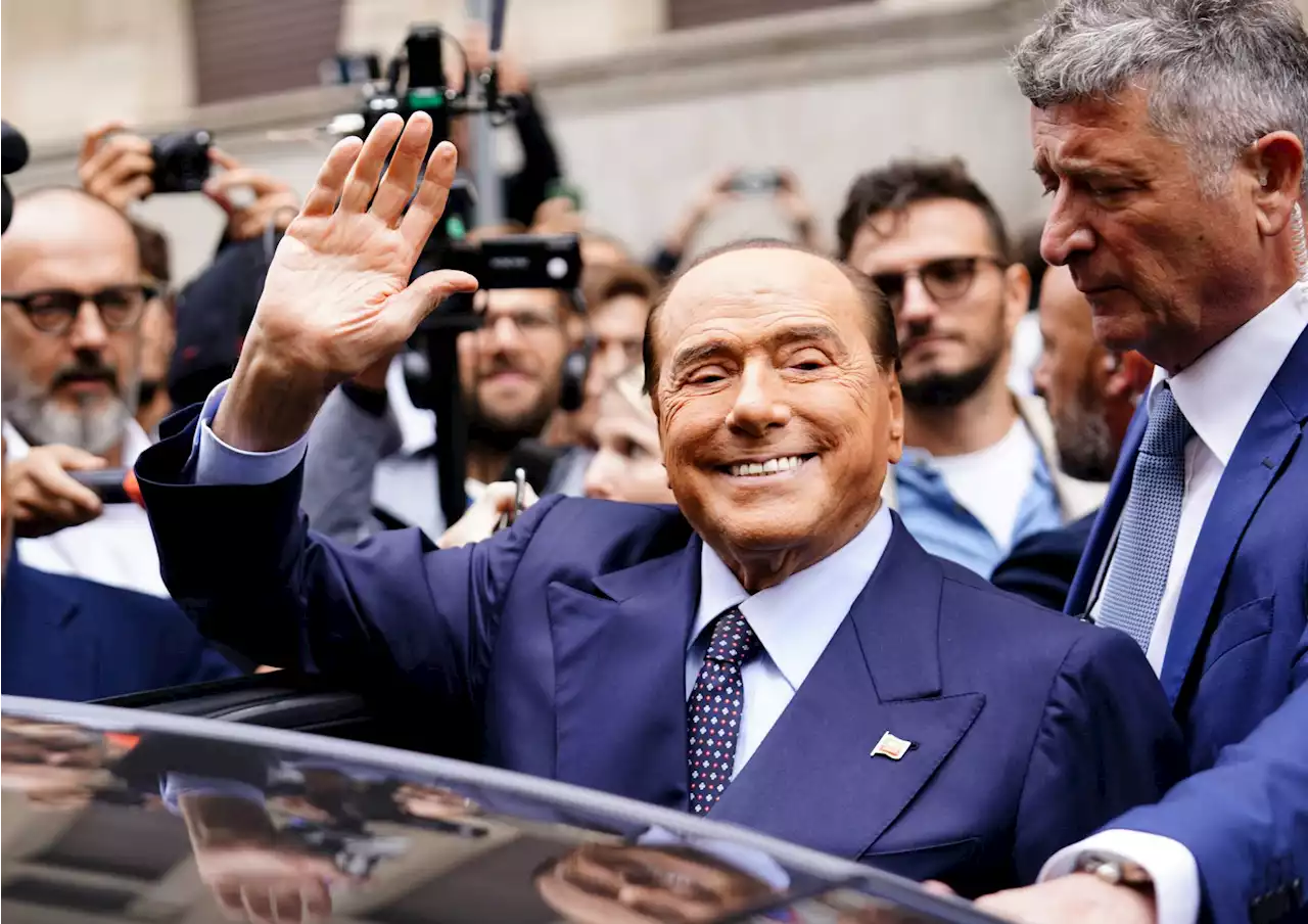 Jamás haría ver a Silvio Berlusconi como un héroe, solo conté la realidad: biógrafo