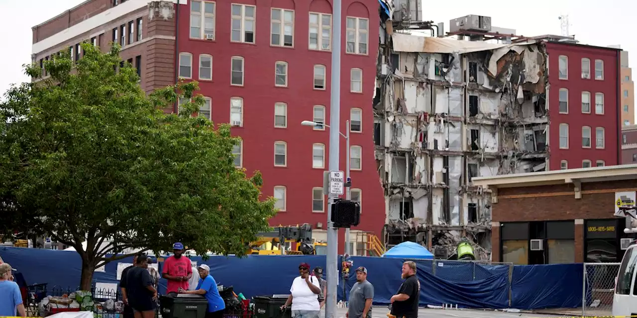 Crews begin demolishing remains of collapsed Iowa building