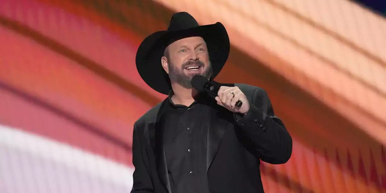 Garth Brooks stands by selling Bud Light in his new bar