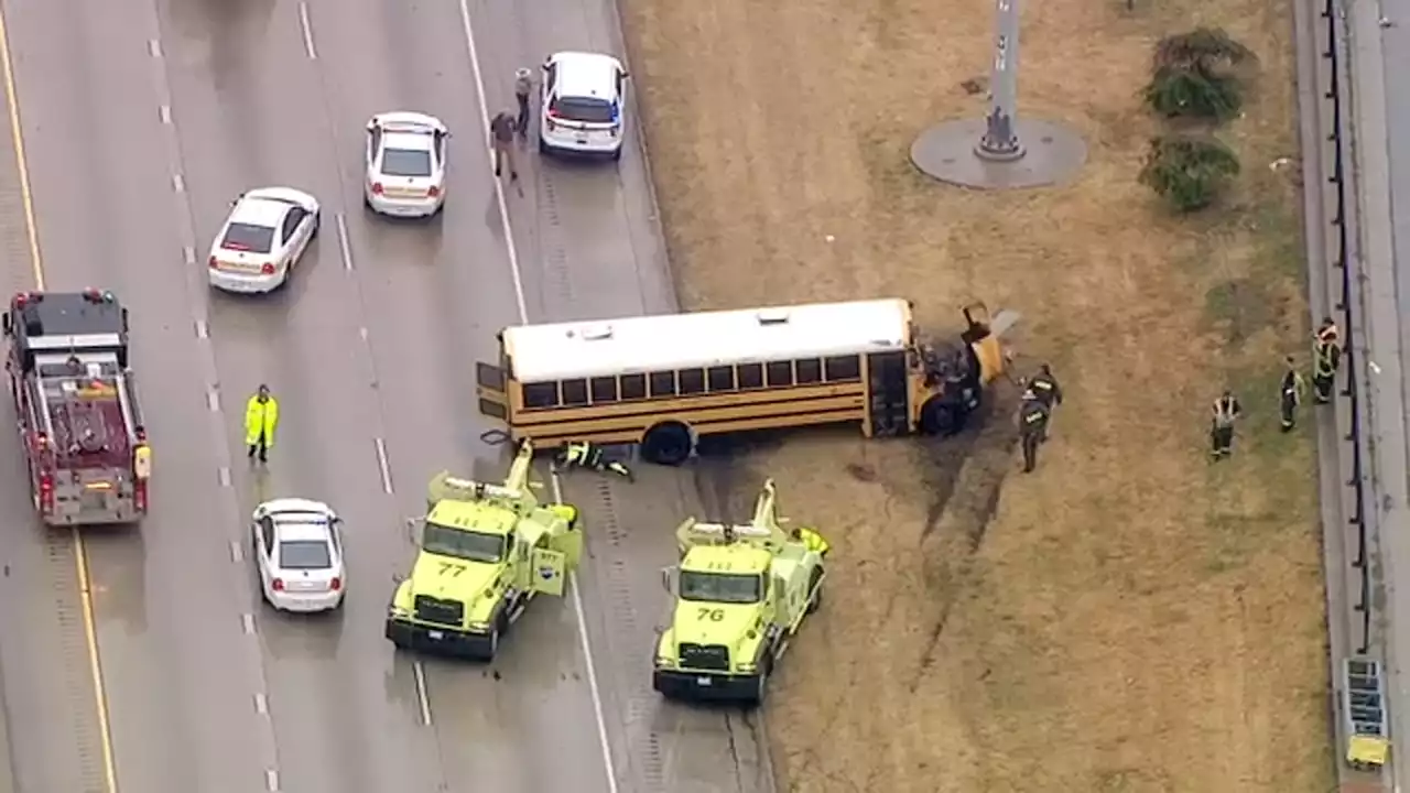 5 injured in rollover school bus crash on Dan Ryan Expressway at 35th Street, officials say