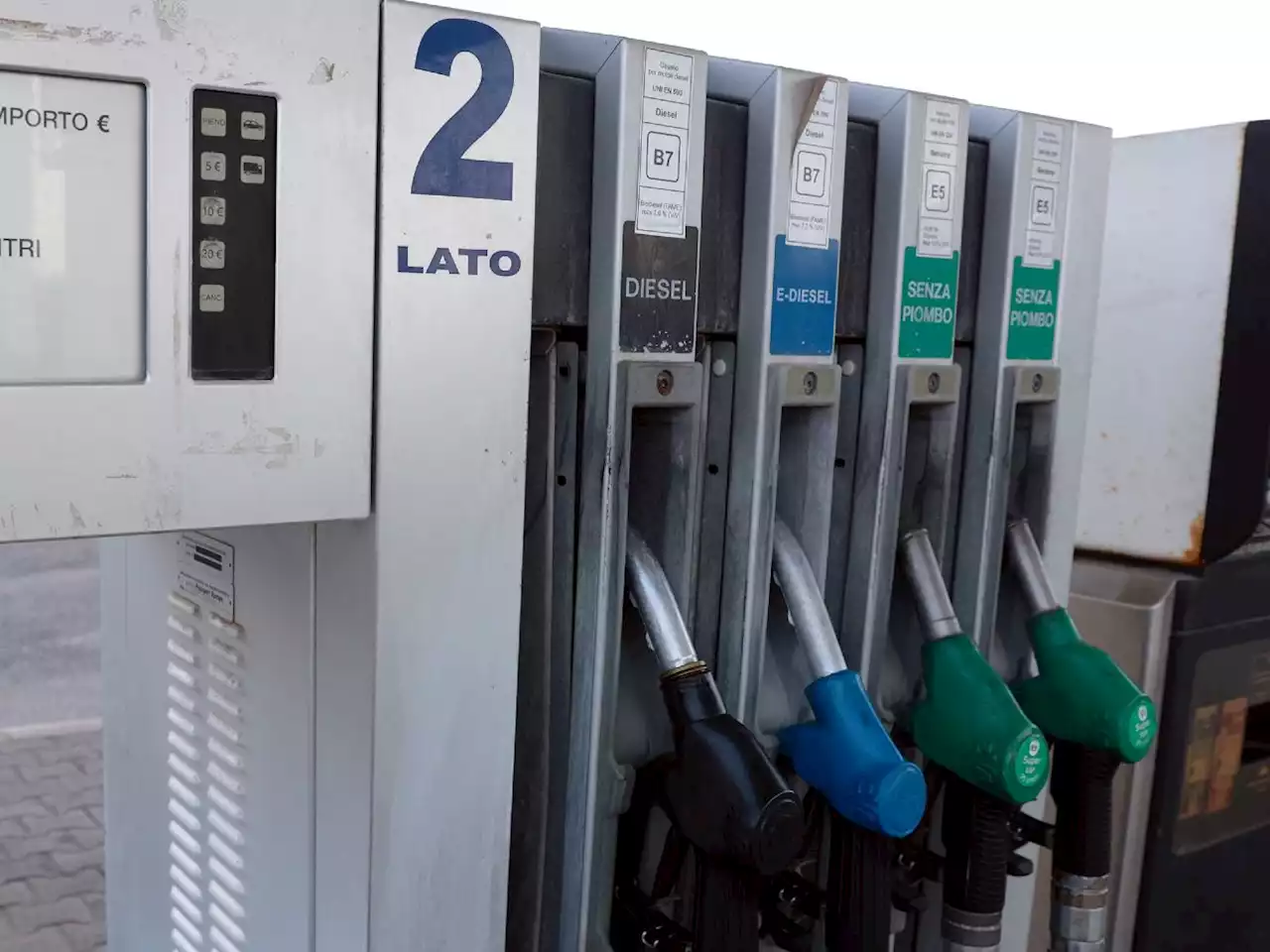 Carburanti, oggi stop rialzi su prezzi benzina