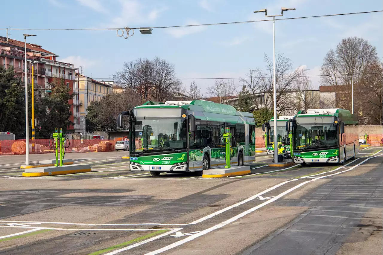 Funerali Berlusconi, chiusura metro e deviazioni bus Milano