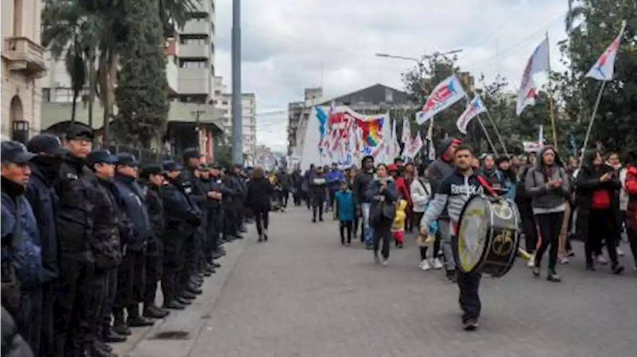 Tras el repudio y las marchas, Morales derogará su decreto que criminaliza la protesta