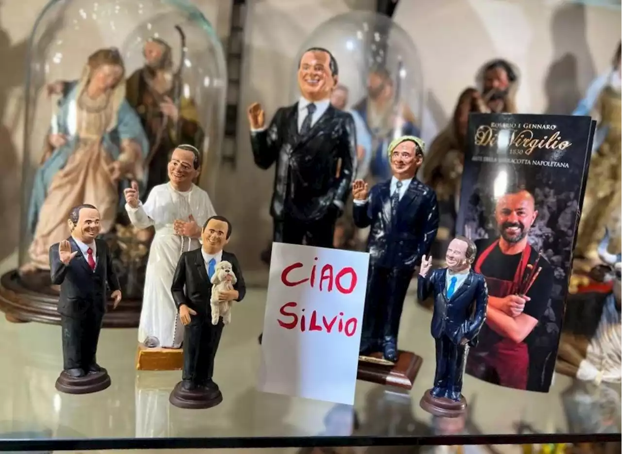 'Ciao Silvio', a Napoli il saluto delle botteghe del presepe a Berlusconi - Primopiano