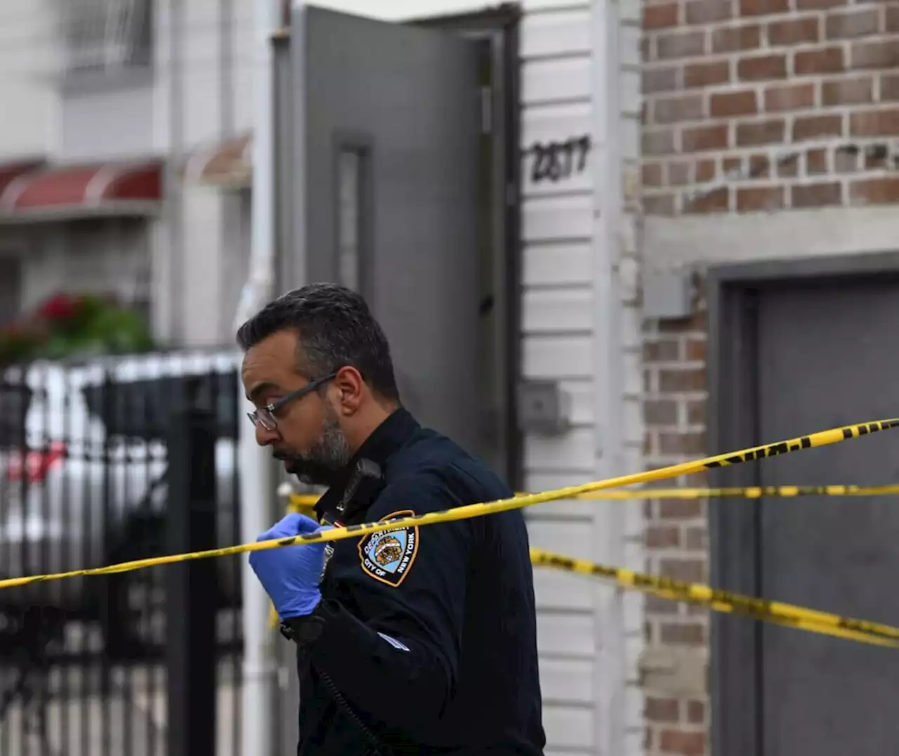 Woman fatally stabbed inside Brooklyn apartment house: NYPD | amNewYork