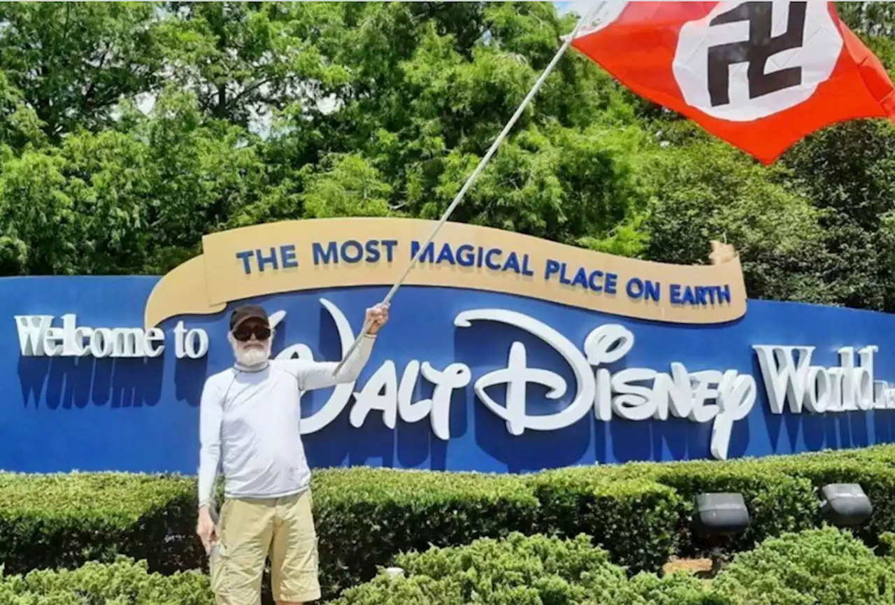 Hakenkreuze gegen „Wokeness“: Neonazis protestieren vor Disney World