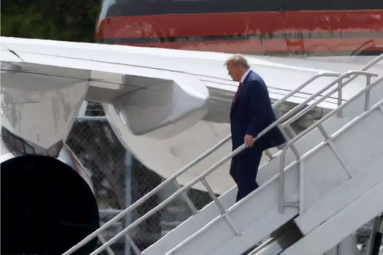 Trump Tiba di Florida dengan Jet Pribadi untuk Menghadapi Dakwaan