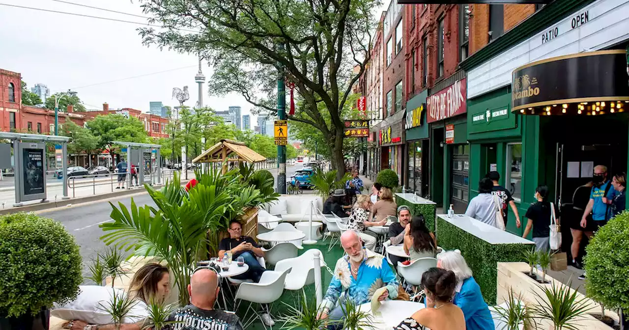 Restaurant owners furious Toronto's denying their requests for curblane patios