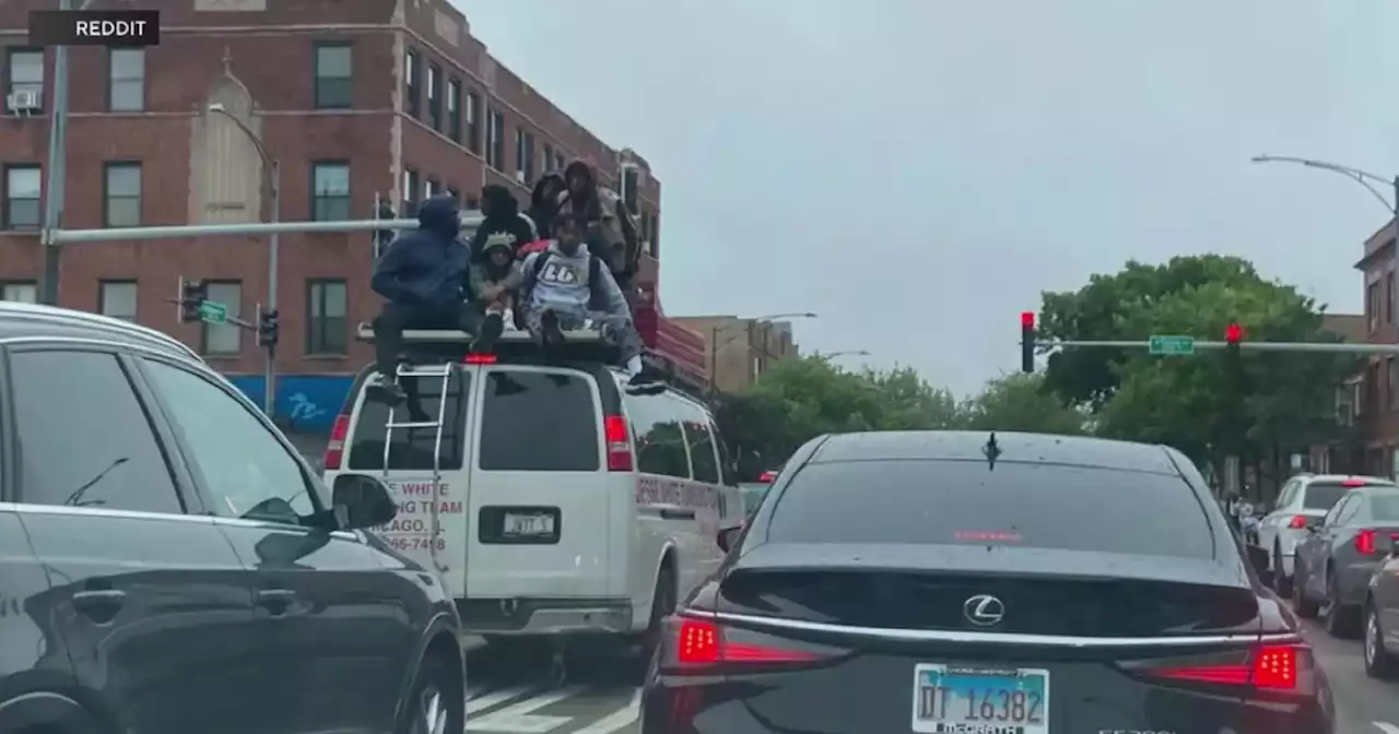 Jesse White issues reprimand after tumblers are seen on top of van in traffic