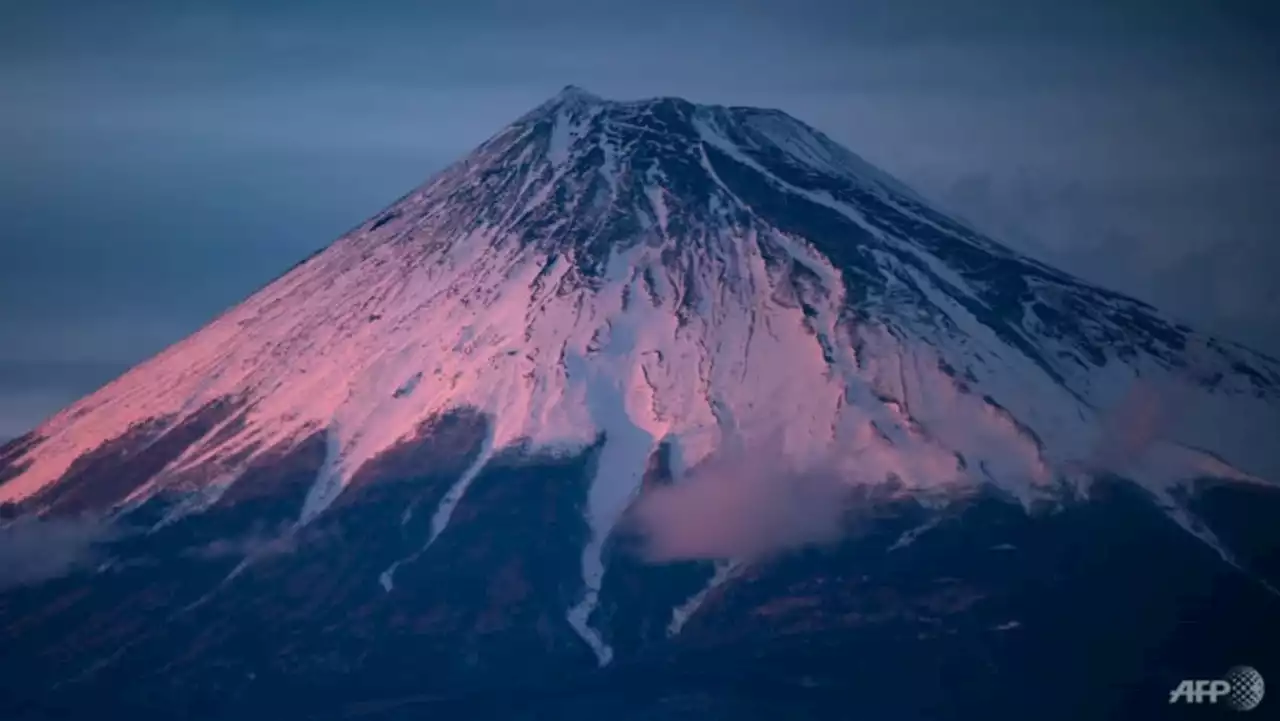 Japanese officials call for Mount Fuji crowd control