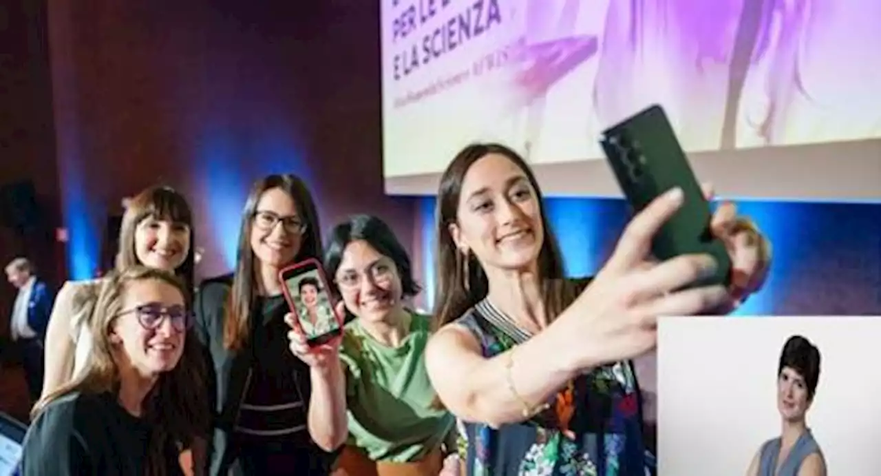 Milano, le borse assegnate da L’Oréal-Unesco: premio alle 6 migliori scienziate under 35