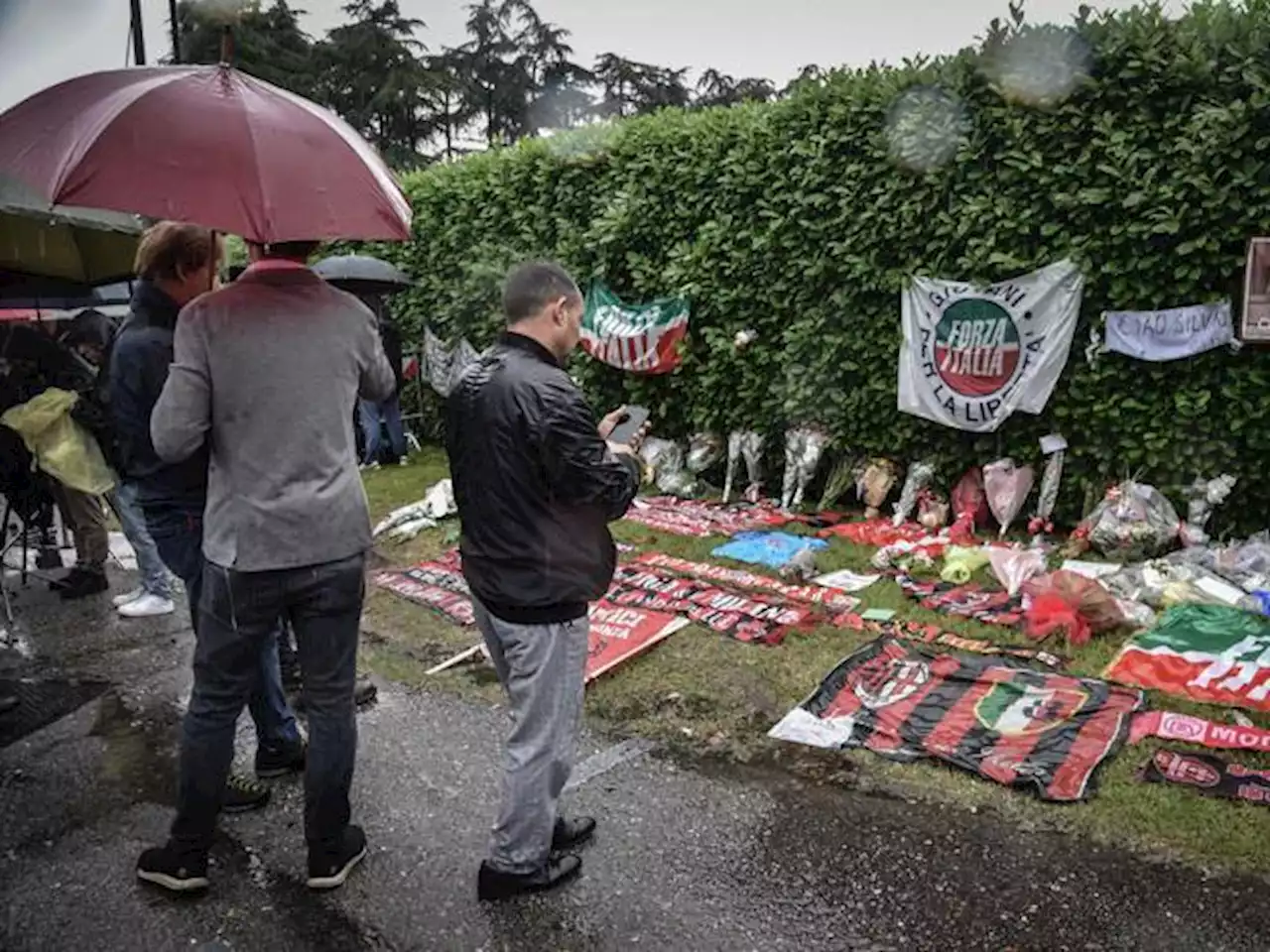 Morte di Berlusconi, convocato l’ufficio di presidenza di Forza Italia. I funerali domani alle 15