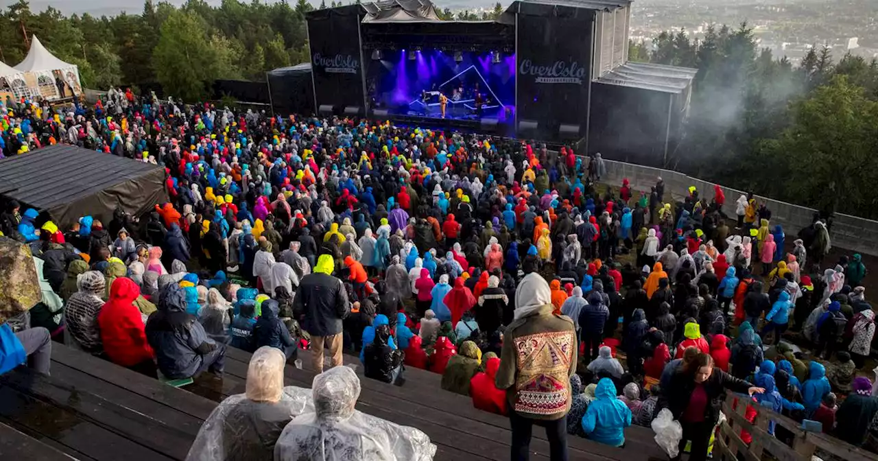 Festivalarrangør setter opp dusjer med vann fra egen brønn