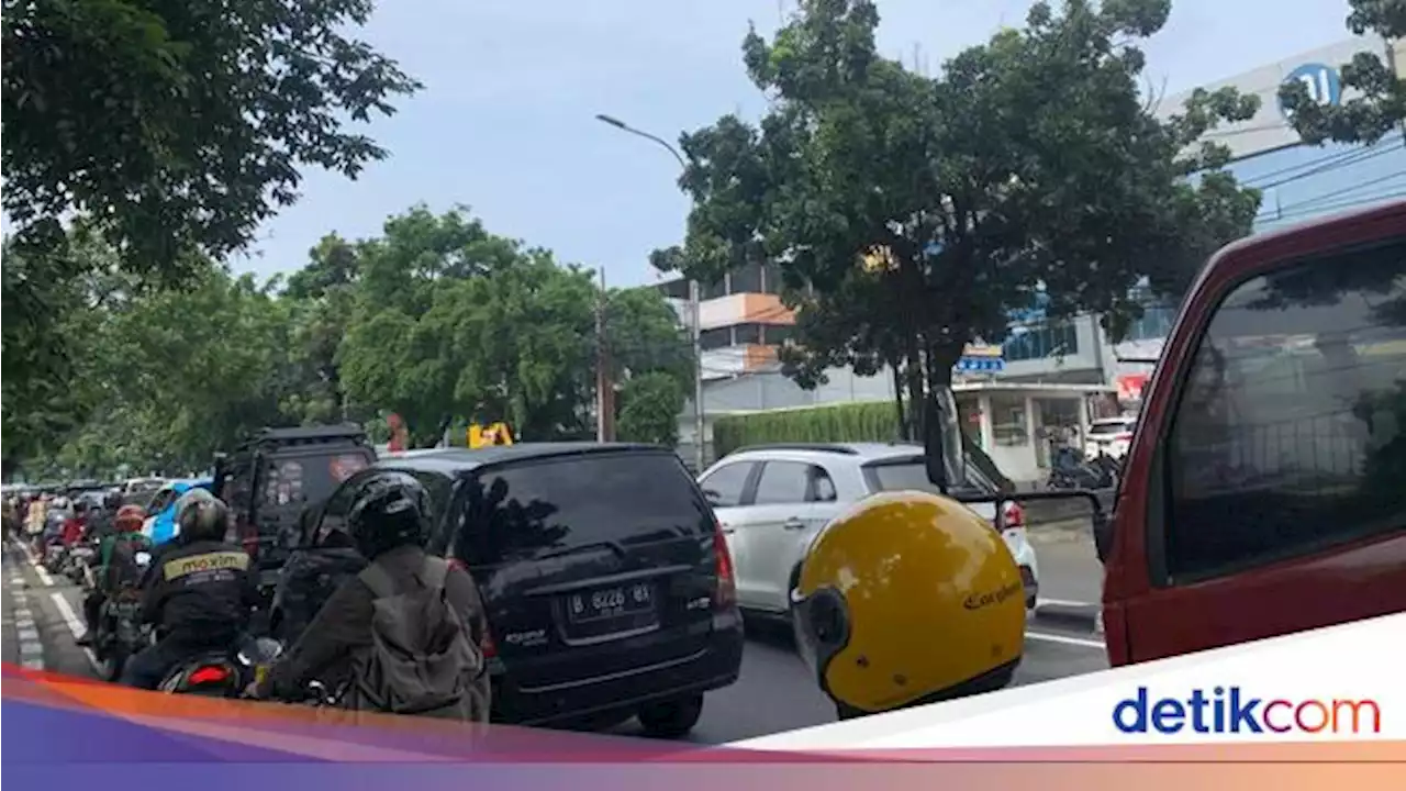 Curhat Warga Terjebak Macet di Kalibata Jaksel: Boros Waktu dan Bensin