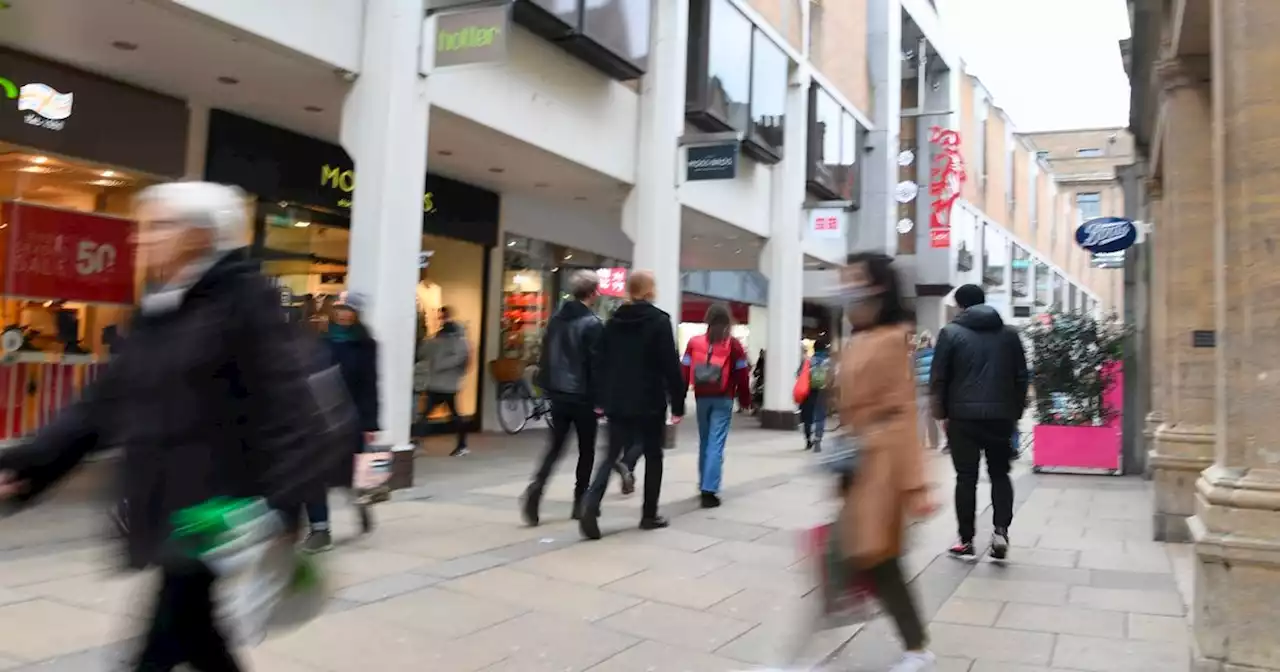 UNIQLO’s £30 men’s linen shirt labelled a 'gem' by shoppers