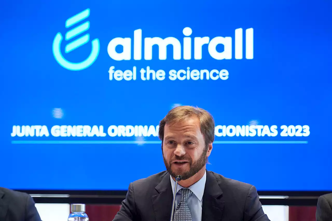 Almirall levanta 200 millones para hacer compras en Europa