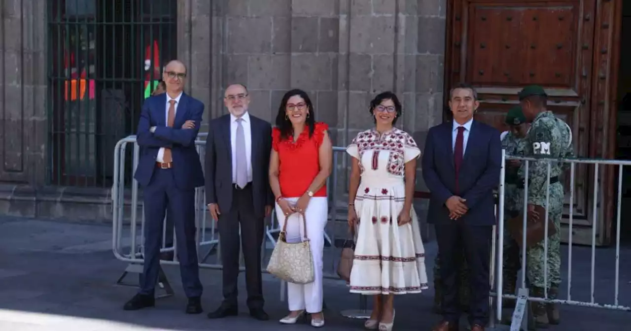 López Obrador se reúne con consejeros del INE en Palacio Nacional