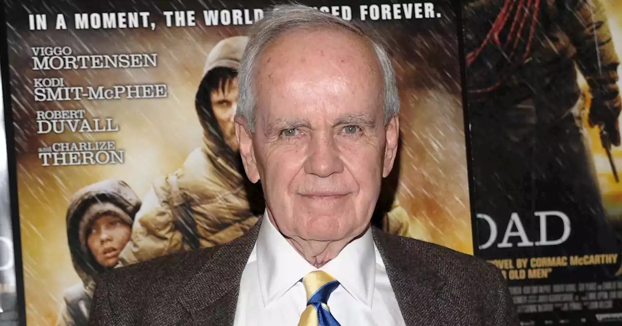 Cormac McCarthy morto, addio allo scrittore di 'Non è un paese per vecchi' e 'La strada' - Il Fatto Quotidiano