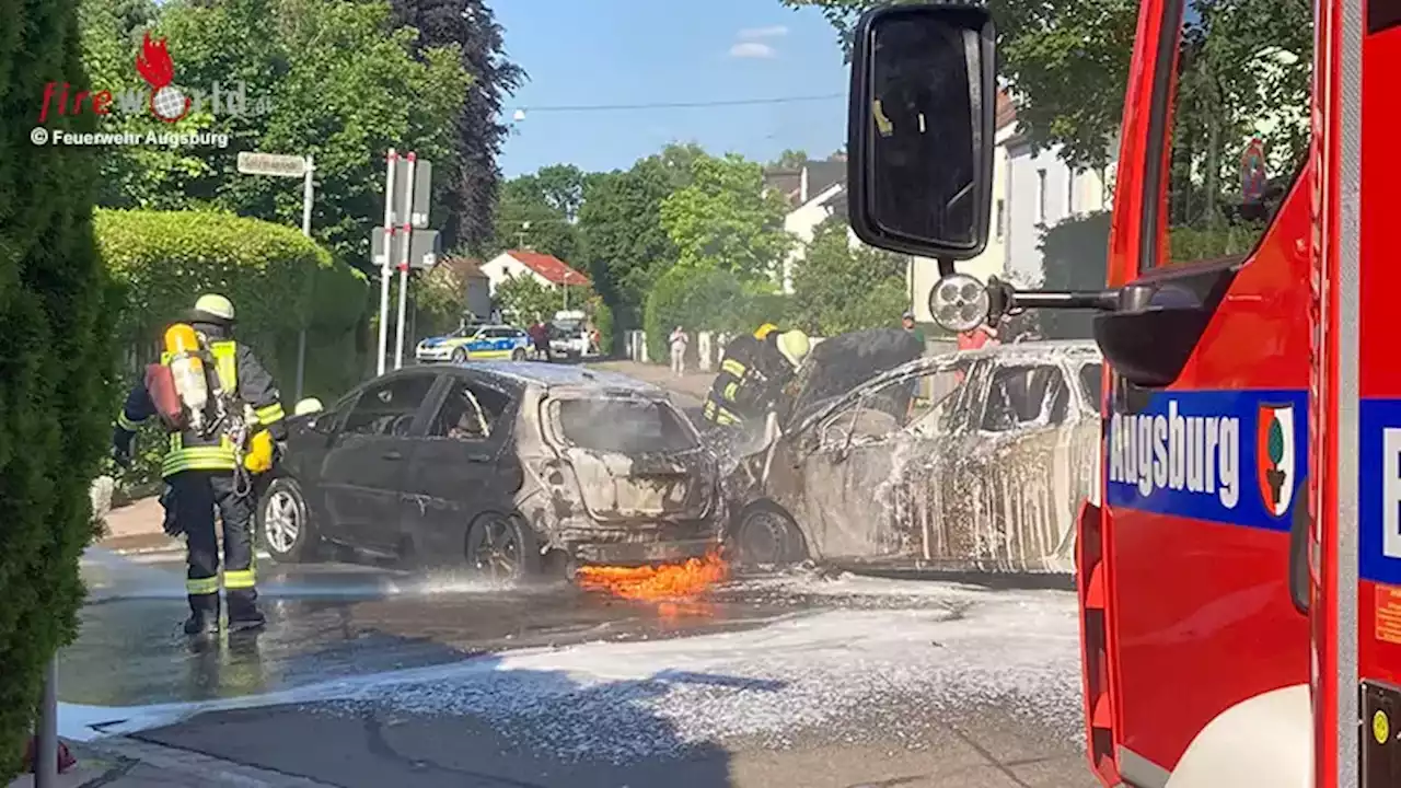 Bayern: Zwei brennende Autos nach Unfall in Augsburg