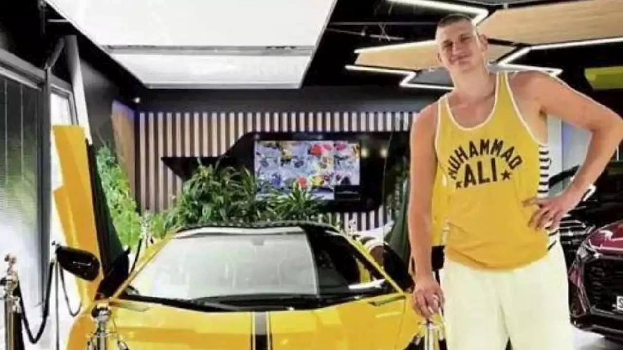 Nba, Jokic e le sue auto: tra Lamborghini e Mercedes spunta... un calesse