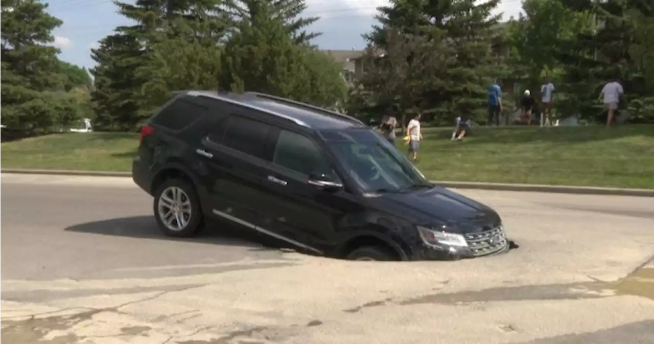 Northwest Calgary sinkhole leaves community association without water - Calgary | Globalnews.ca