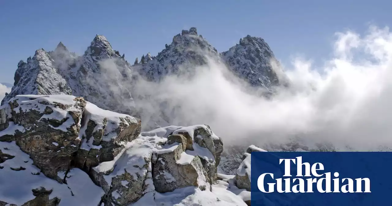 Thousands of tonnes of rock break off summit of Austrian mountain