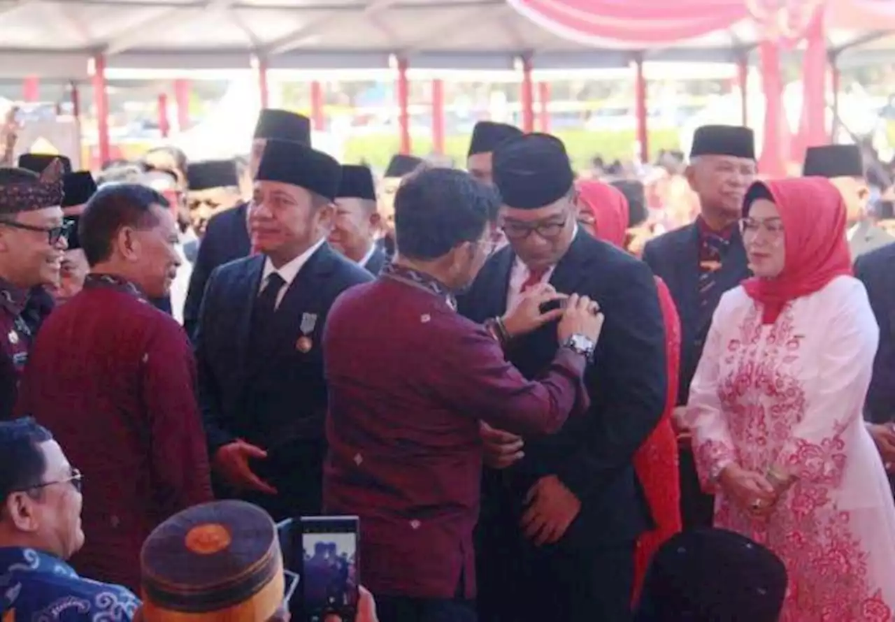 Berkat Petani Milenial, Ridwan Kamil Raih Satyalancana Wira Karya