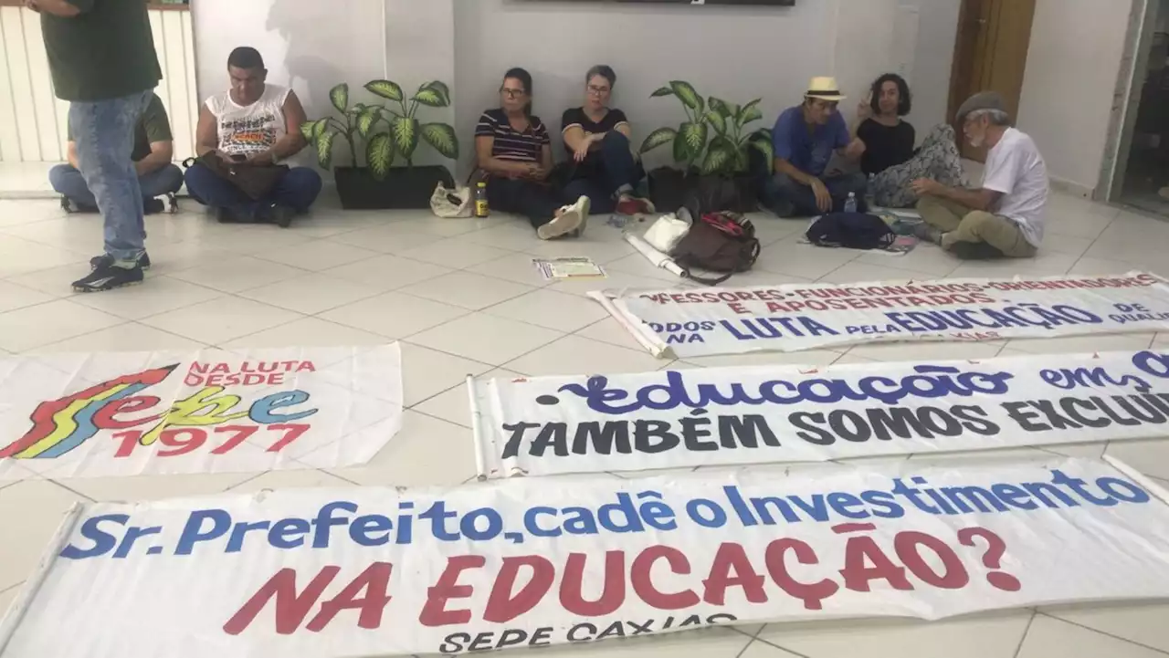 Prefeitura de Duque de Caxias é ocupada por servidores da Educação