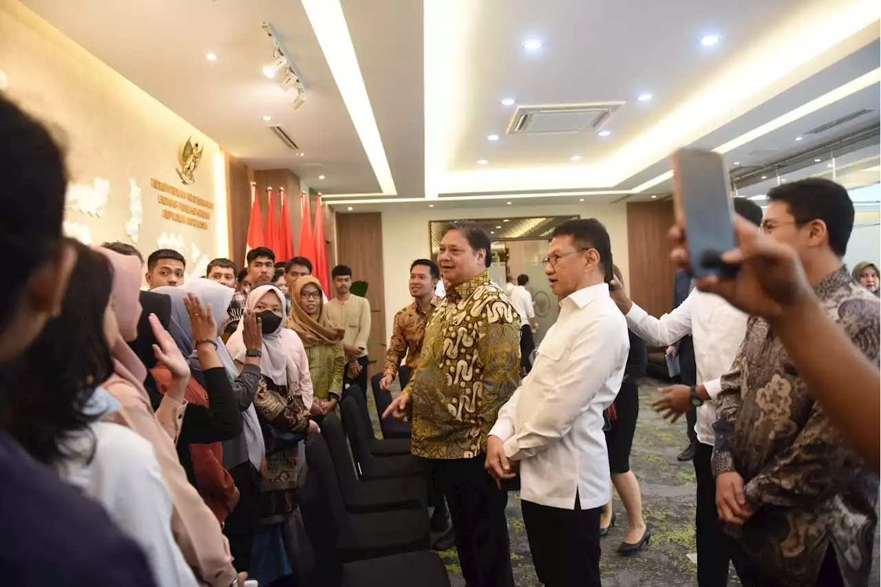 Tingkatkan Kualitas SDM, Menko Airlangga Lepas Peserta Program Magang ke Hungaria